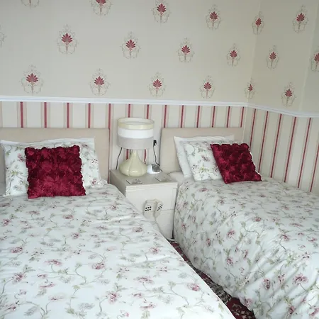 Bed & Breakfast Cherry Blossom