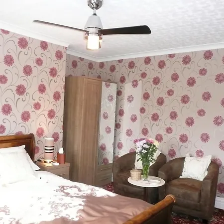 Gasthof Cherry Blossom Whitby