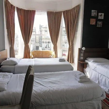 Pensión Cherry Blossom 4*